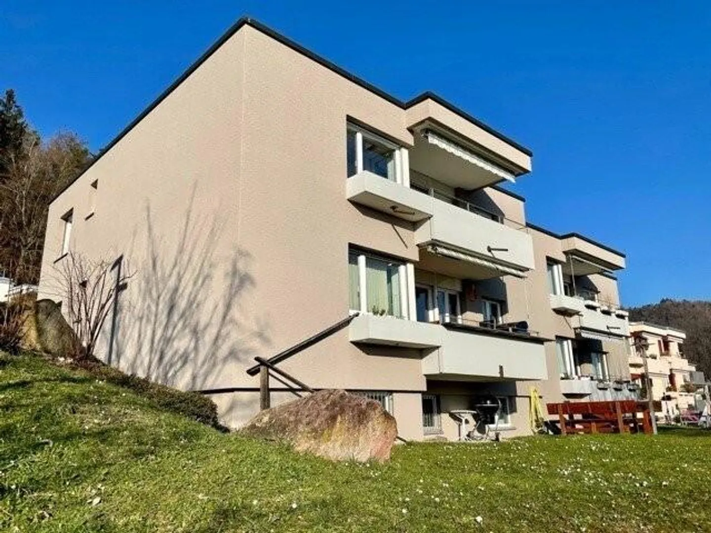 4.5 Zimmer-Wohnung in ruhiger Wohnlage mit Aussicht - Foto 1 di 9