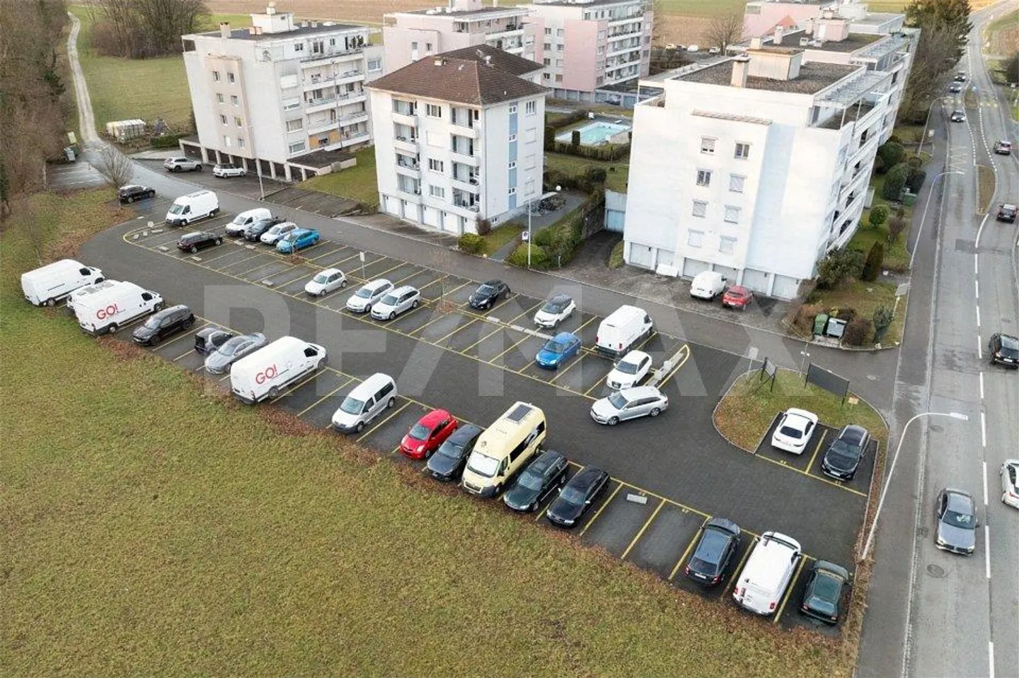 Large parking area with great return - Photo 5 of 5