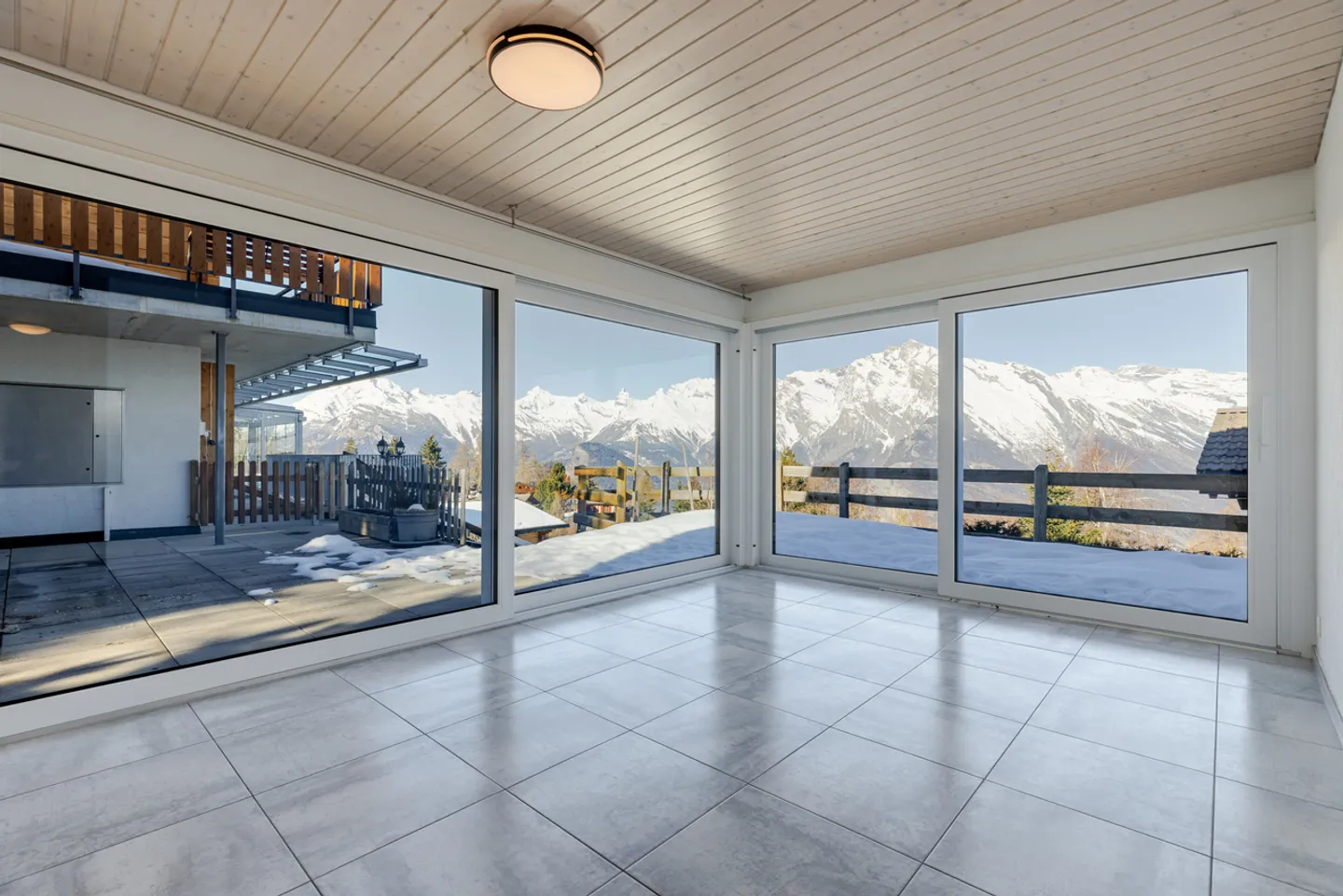 Appartamento con 4,5 stanze, terrazza e vista splendida - Foto 8 di 15