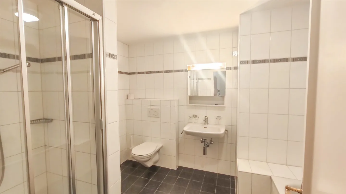 Charming 4-room old building apartment - limited until 31.07.2027 - Photo 2 of 5