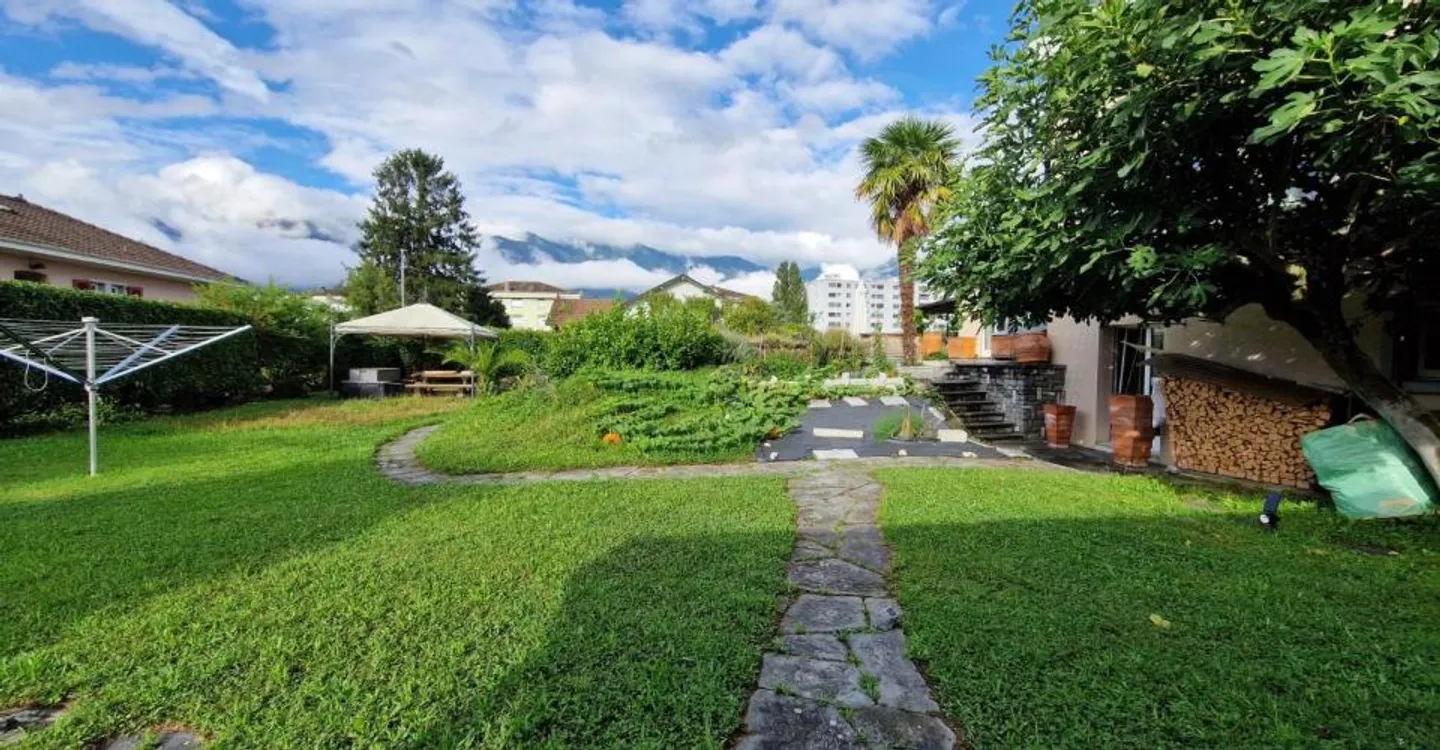 VILLA D'ARCHITETTO CON 8 STANZE - Foto 3 di 11