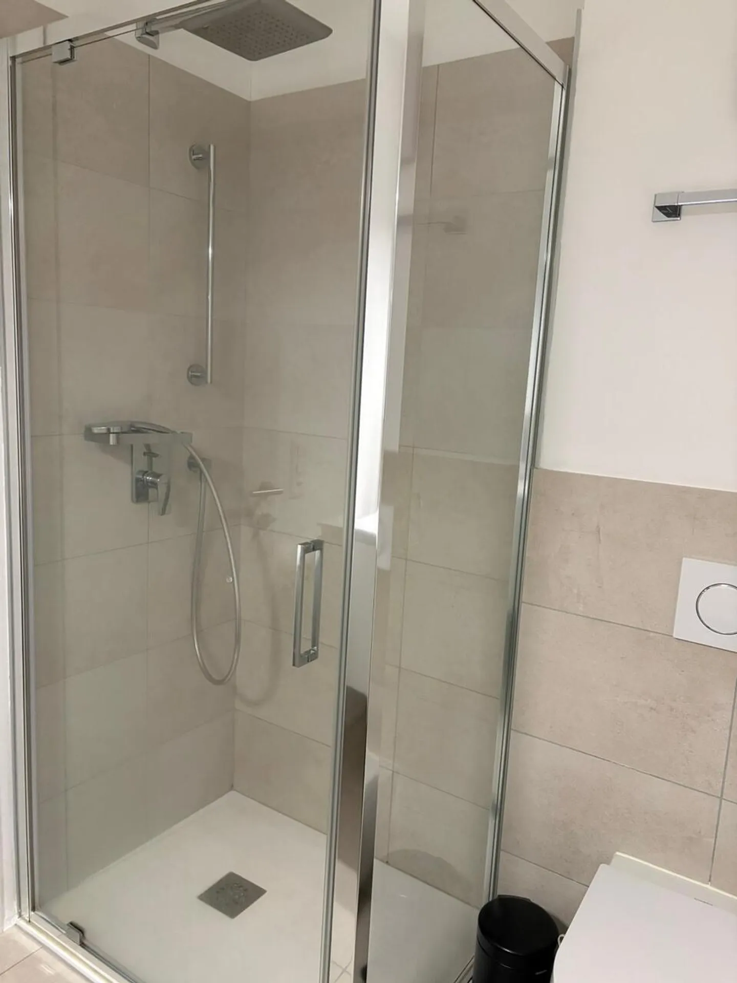 Helle 2,5-Zimmer-Wohnung mit Seeblick zu vermieten. Hauptwohnsitz. - Foto 8 von 9