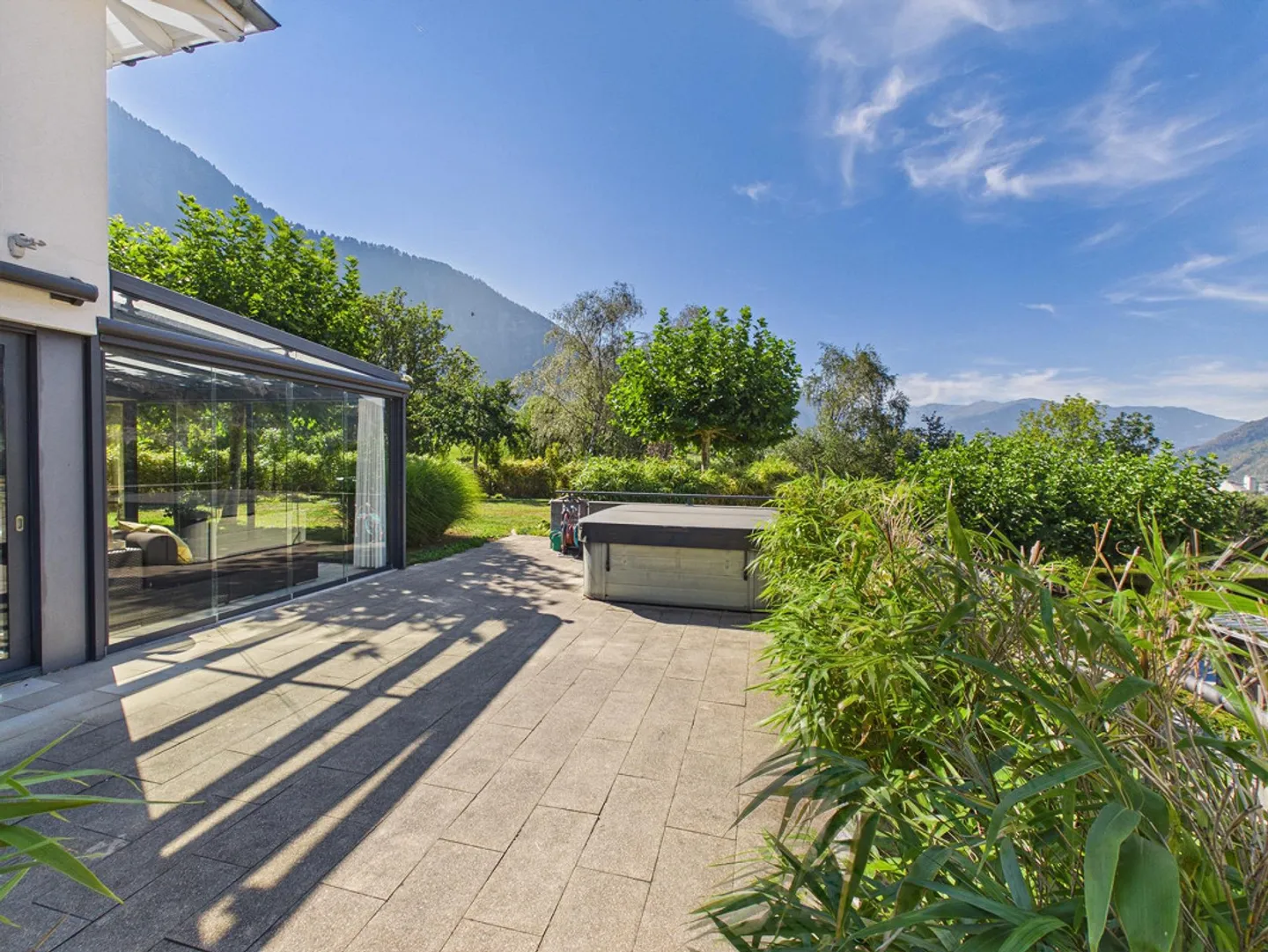 Über 1’000 m² Freiraum – Einfamilienhaus, Garten und viel Privatsphäre - Photo 1 sur 30