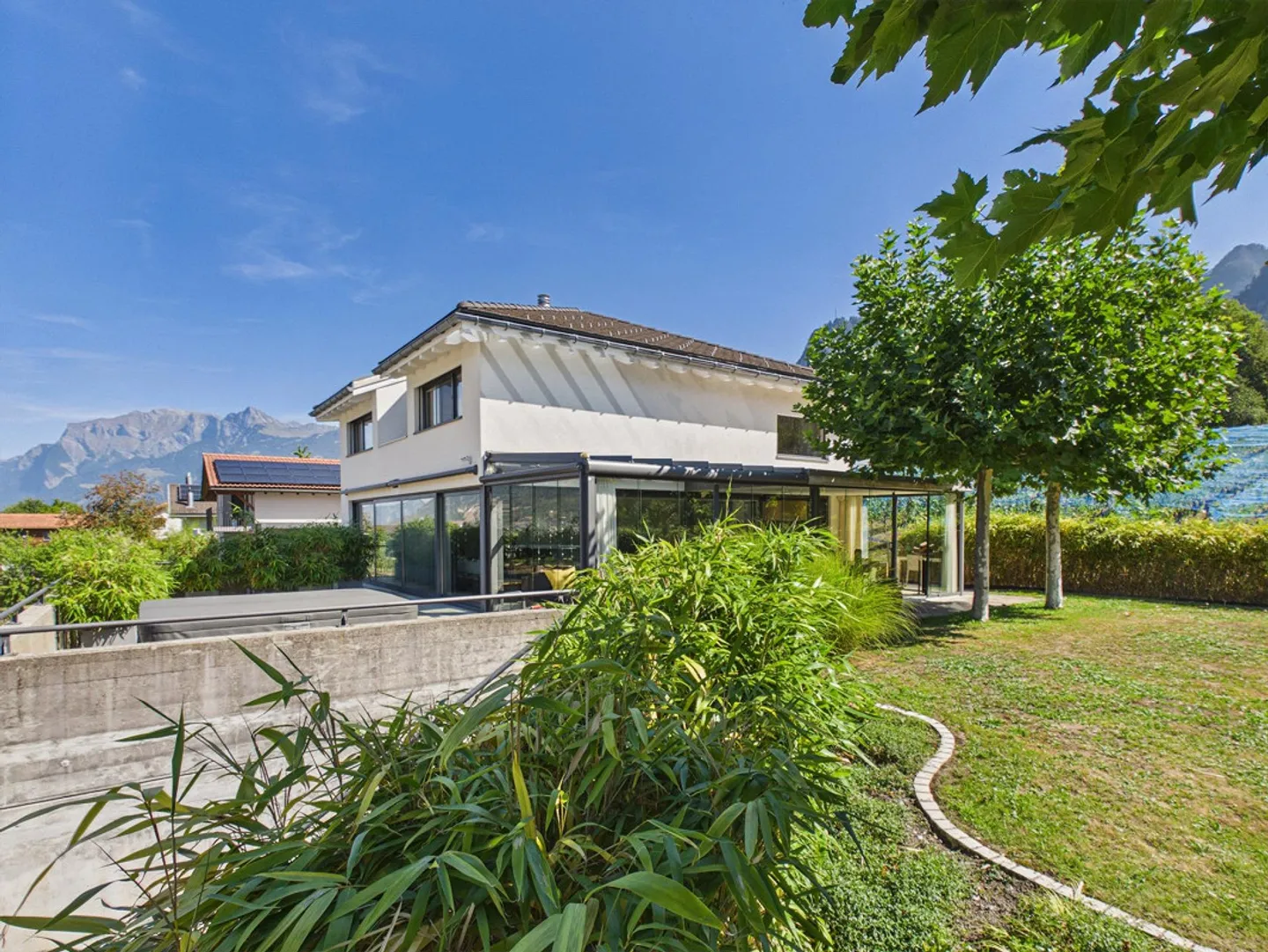 Über 1’000 m² Freiraum – Einfamilienhaus, Garten und viel Privatsphäre - Photo 3 sur 30