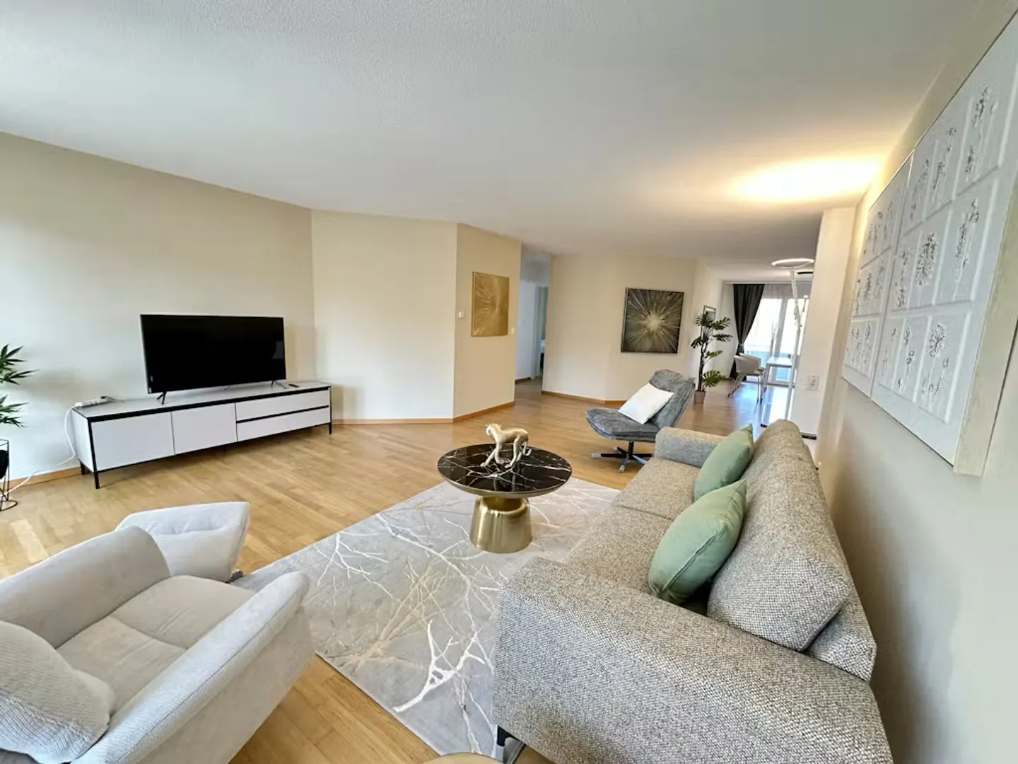 Charming Chalet in Kloten - Photo 3 of 10