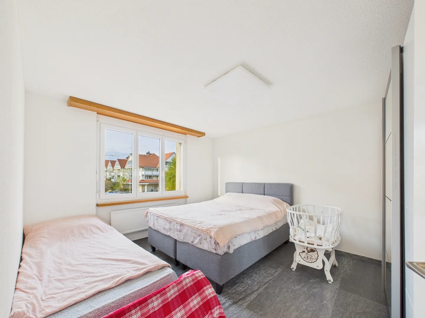 Charming apartment with a magnificent view in Bazenheid - Photo 5 of 9