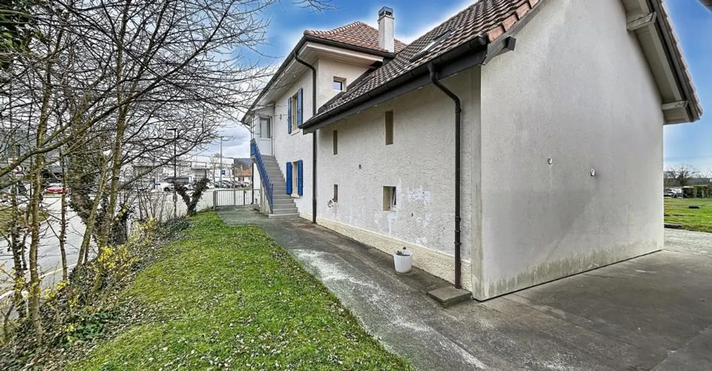 Immeuble résidentiel avec locations - Photo 2 sur 11