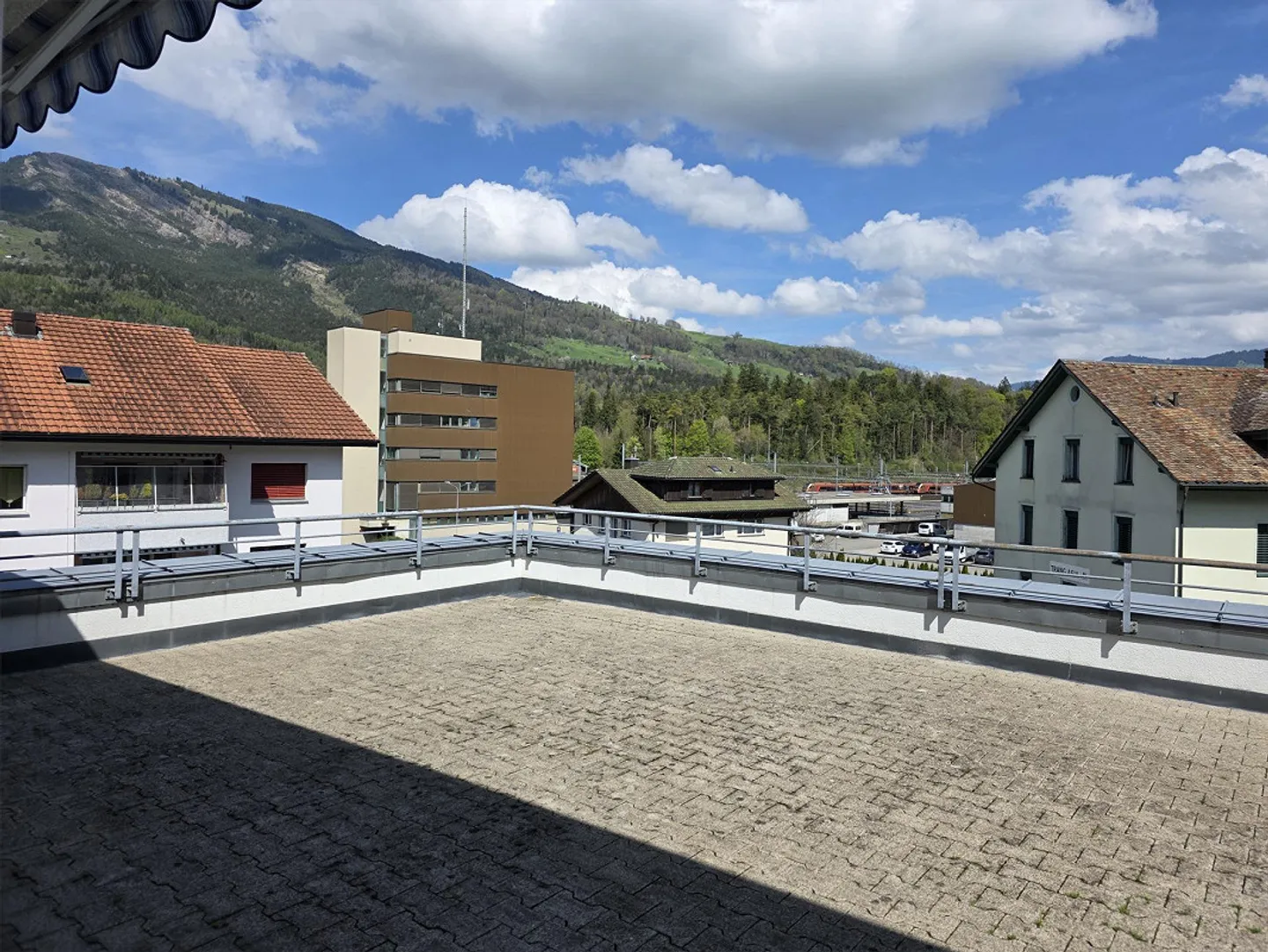 Appartement 2.5 pièces dans un emplacement central - Photo 7 sur 10