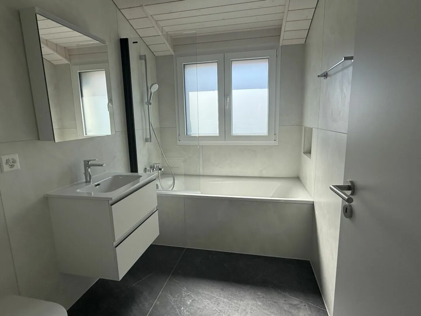 Modern Villa with Lake View - Photo 8 of 16