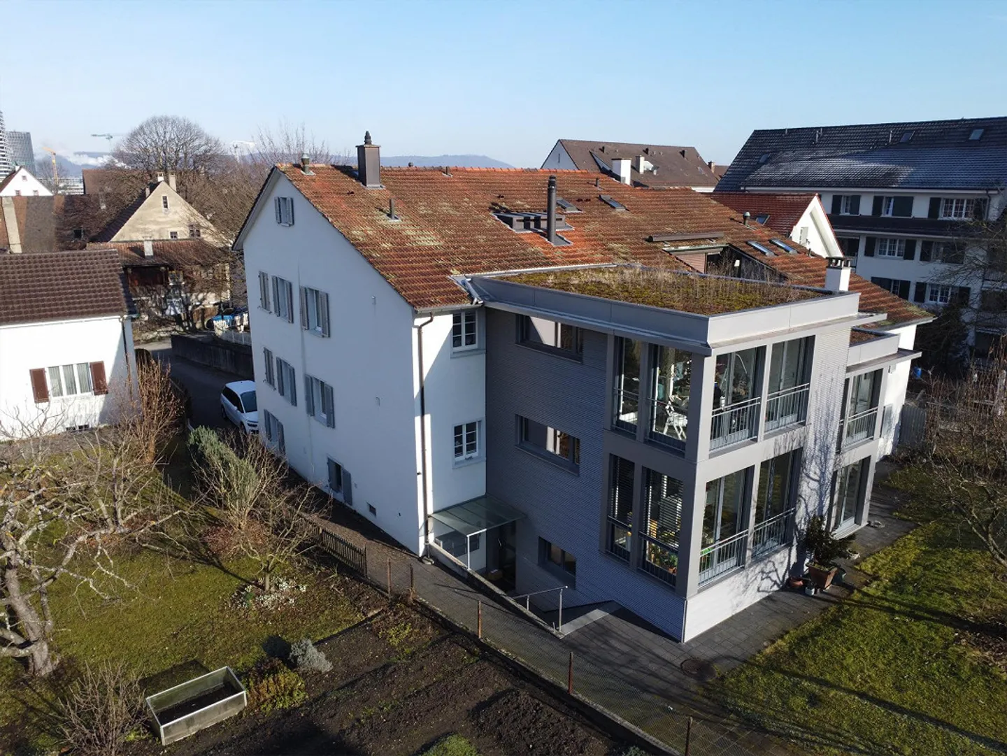 Casa plurifamiliare nel centro storico del villaggio con grande potenziale - Foto 3 di 19