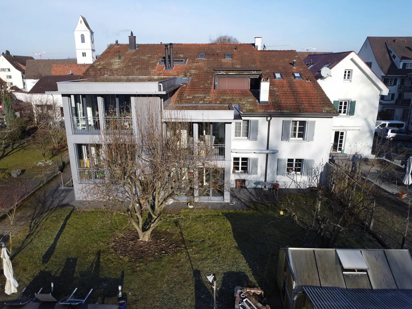 Casa plurifamiliare nel centro storico del villaggio con grande potenziale - Foto 4 di 19