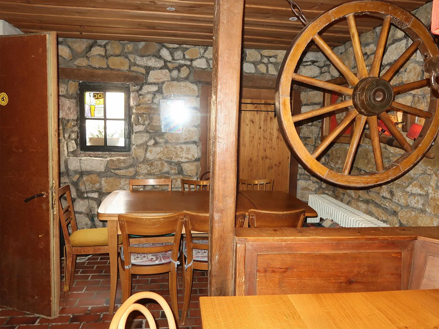 Casa plurifamiliare nel centro storico del villaggio con grande potenziale - Foto 14 di 19