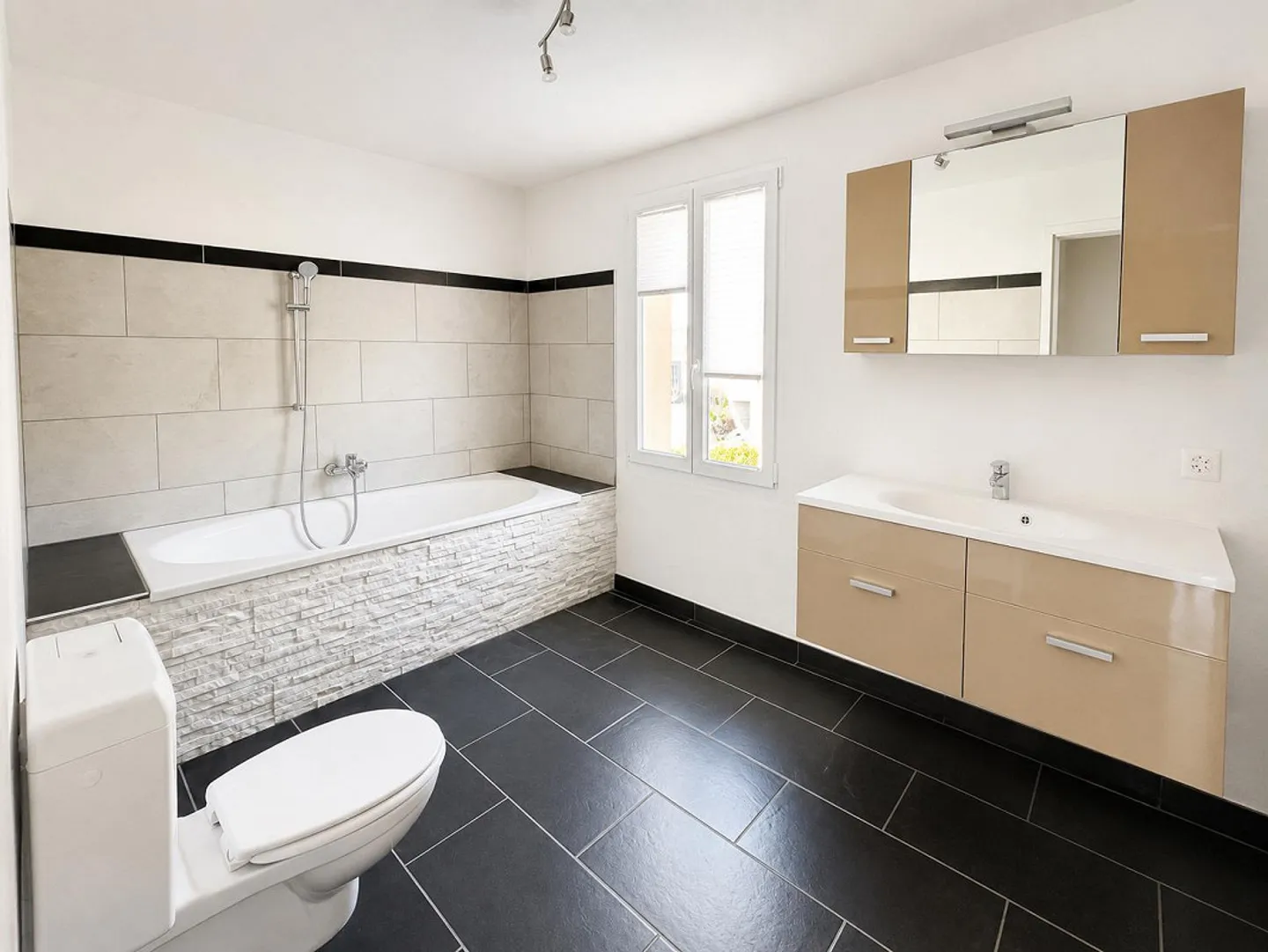 Appartement dans une villa Art Nouveau indépendante – 5,5 pièces, 160 m², jardin - Photo 4 sur 11