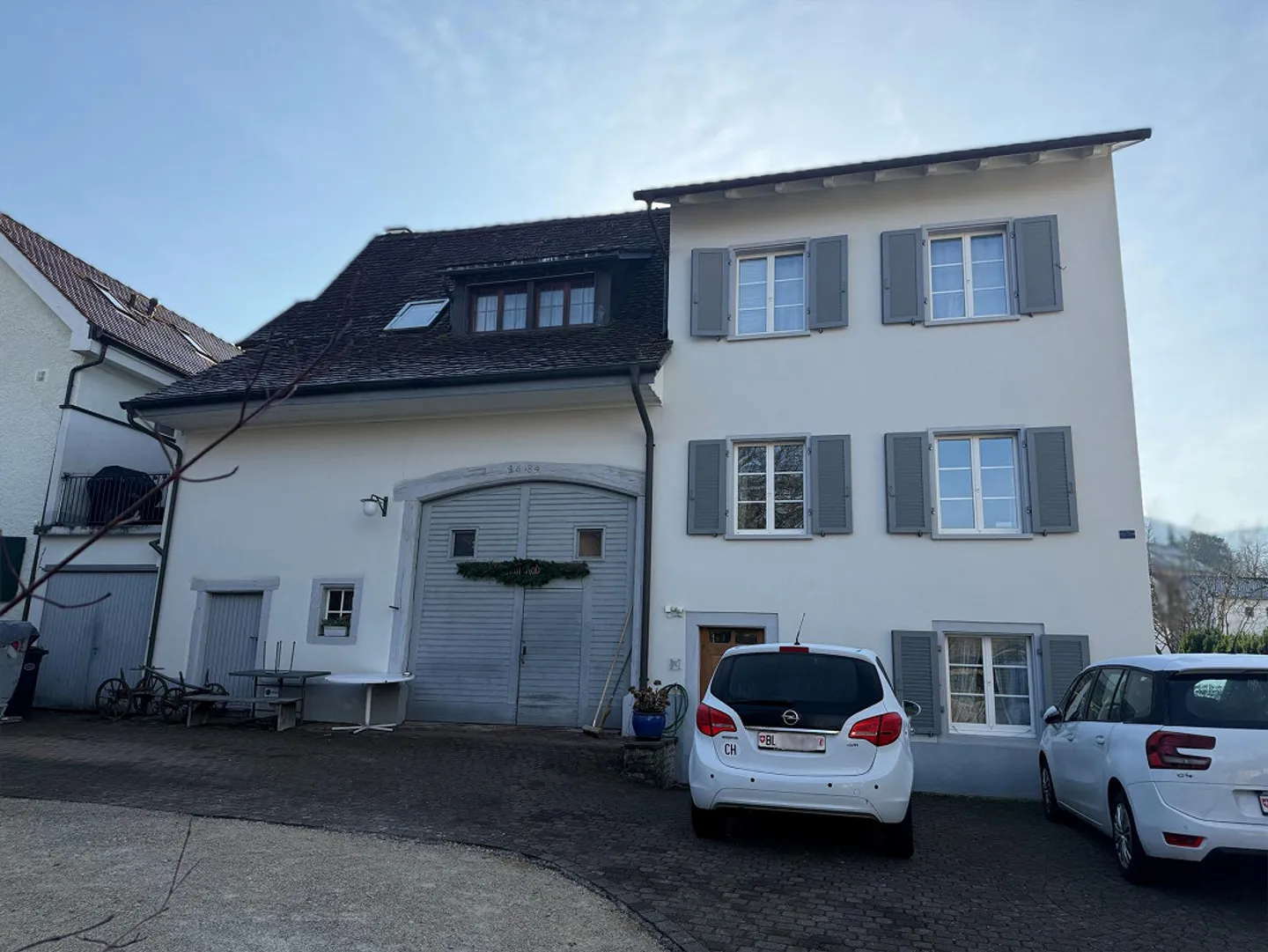 Casa plurifamiliare nel centro storico del villaggio con grande potenziale - Foto 1 di 19