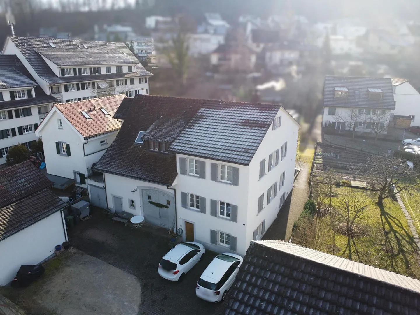 Casa plurifamiliare nel centro storico del villaggio con grande potenziale - Foto 18 di 19