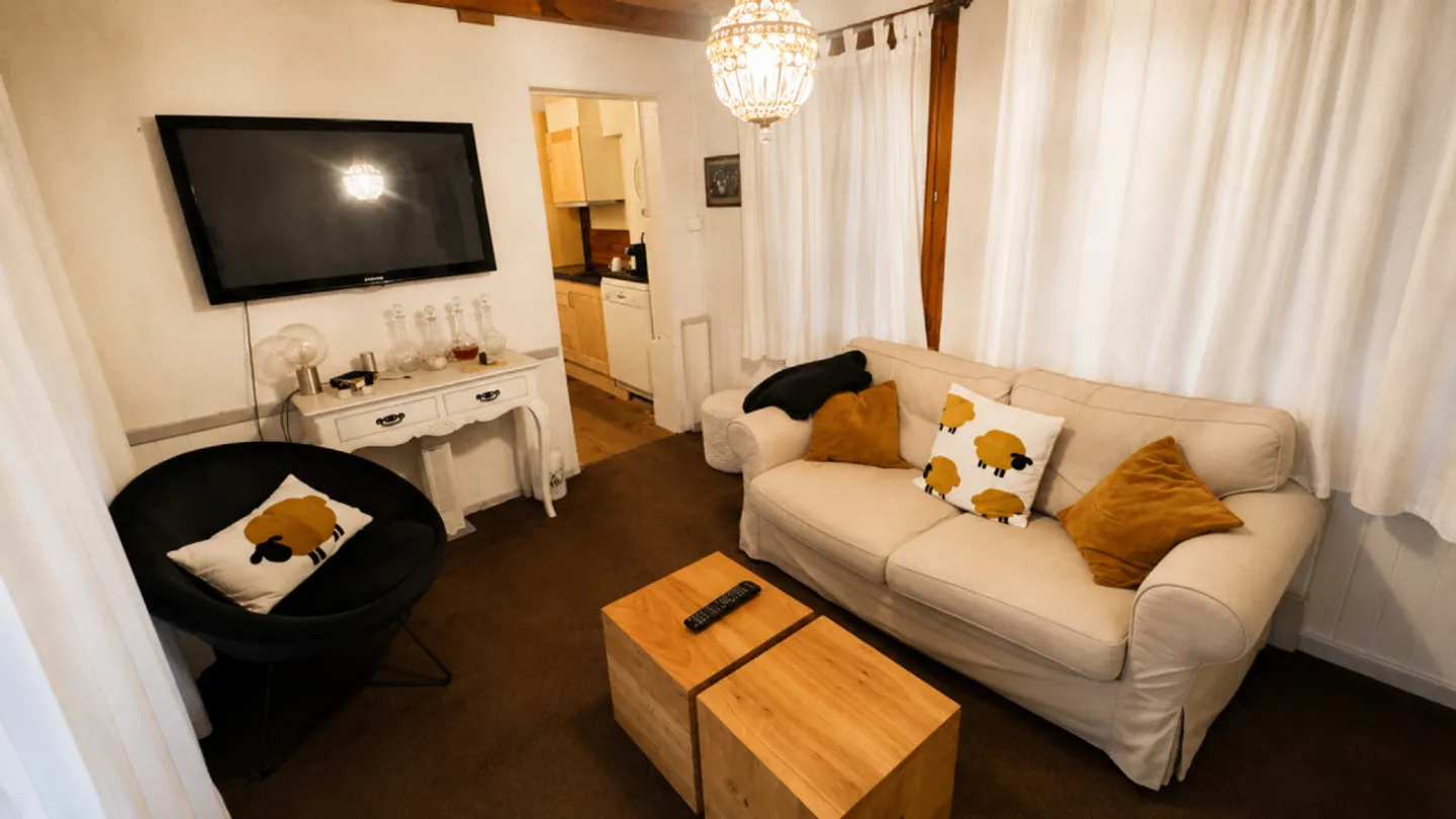 Building with great potential - 3 apartments - Villars-sur-Ollon - Photo 2 of 37