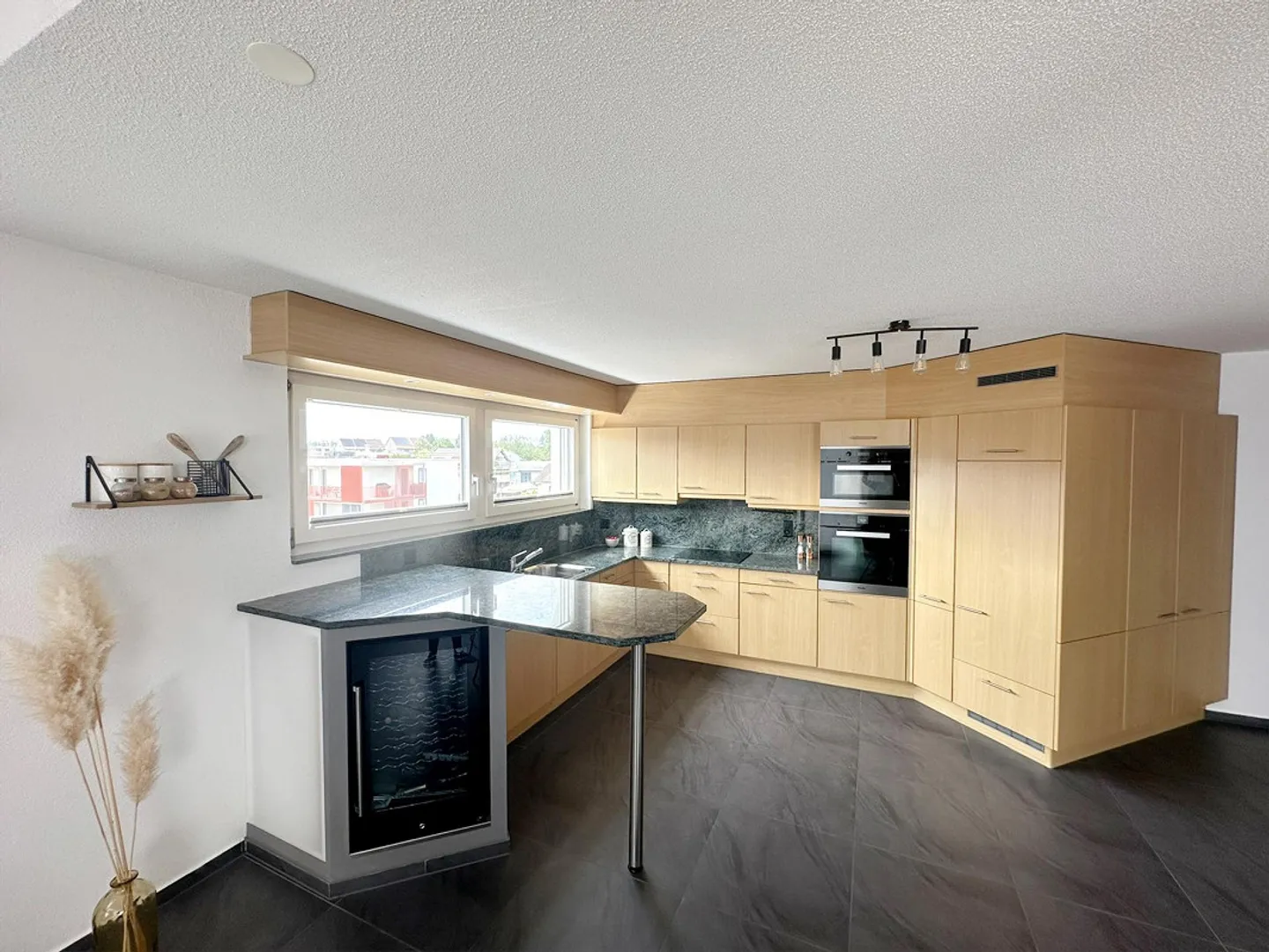 Traumhafte 4.5-Zimmer Dach-Maisonette mit 159 m² Wohnfläche - Foto 4 von 14