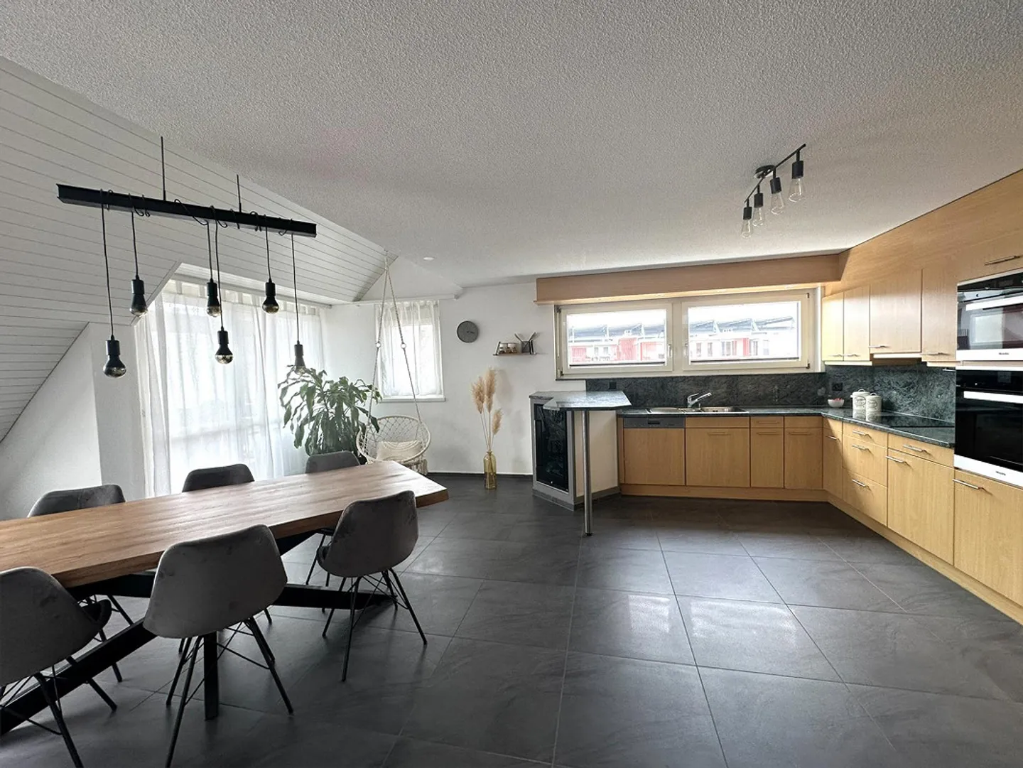 Traumhafte 4.5-Zimmer Dach-Maisonette mit 159 m² Wohnfläche - Foto 2 von 14