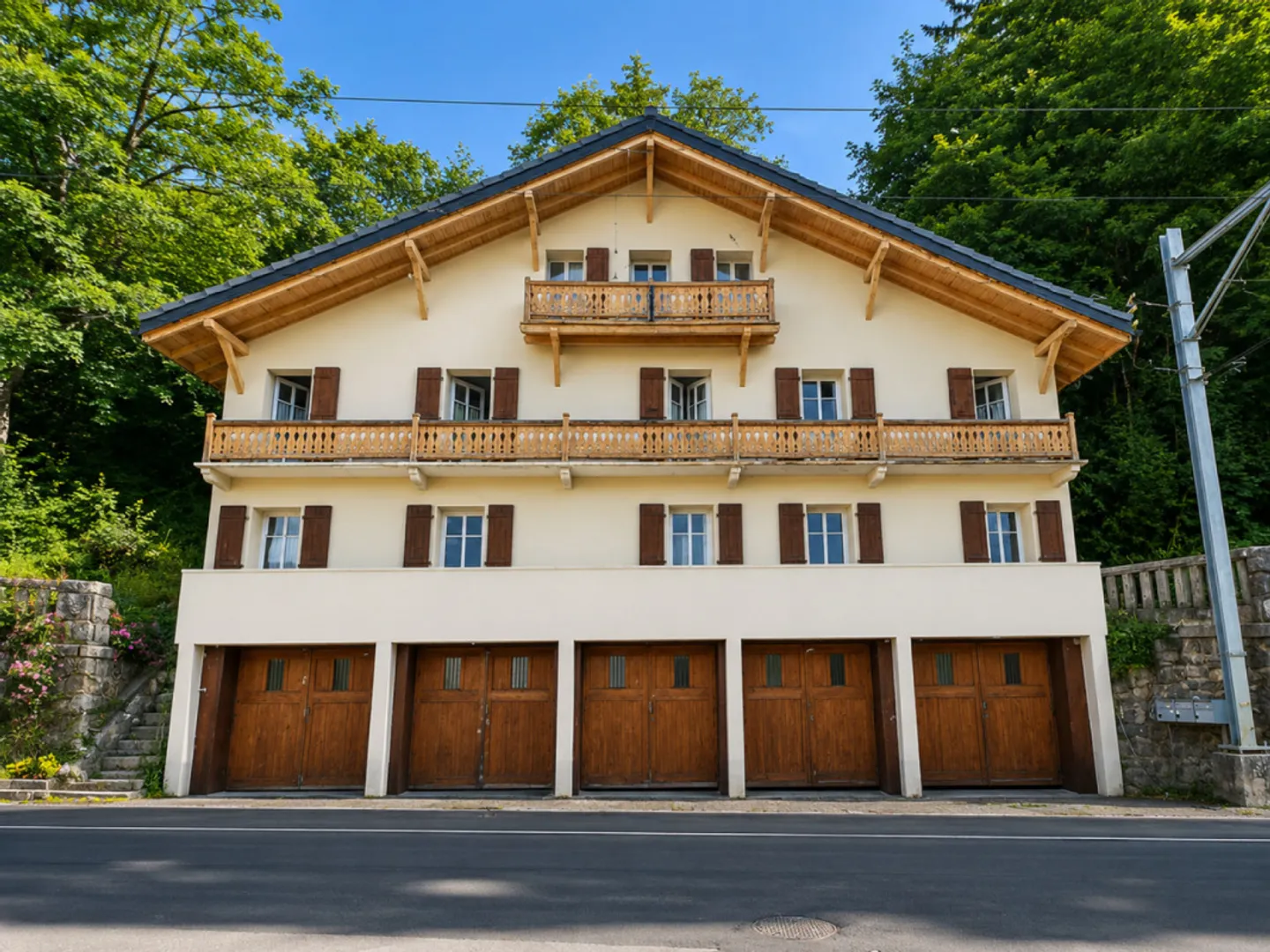Building with great potential - 3 apartments - Villars-sur-Ollon - Photo 1 of 37