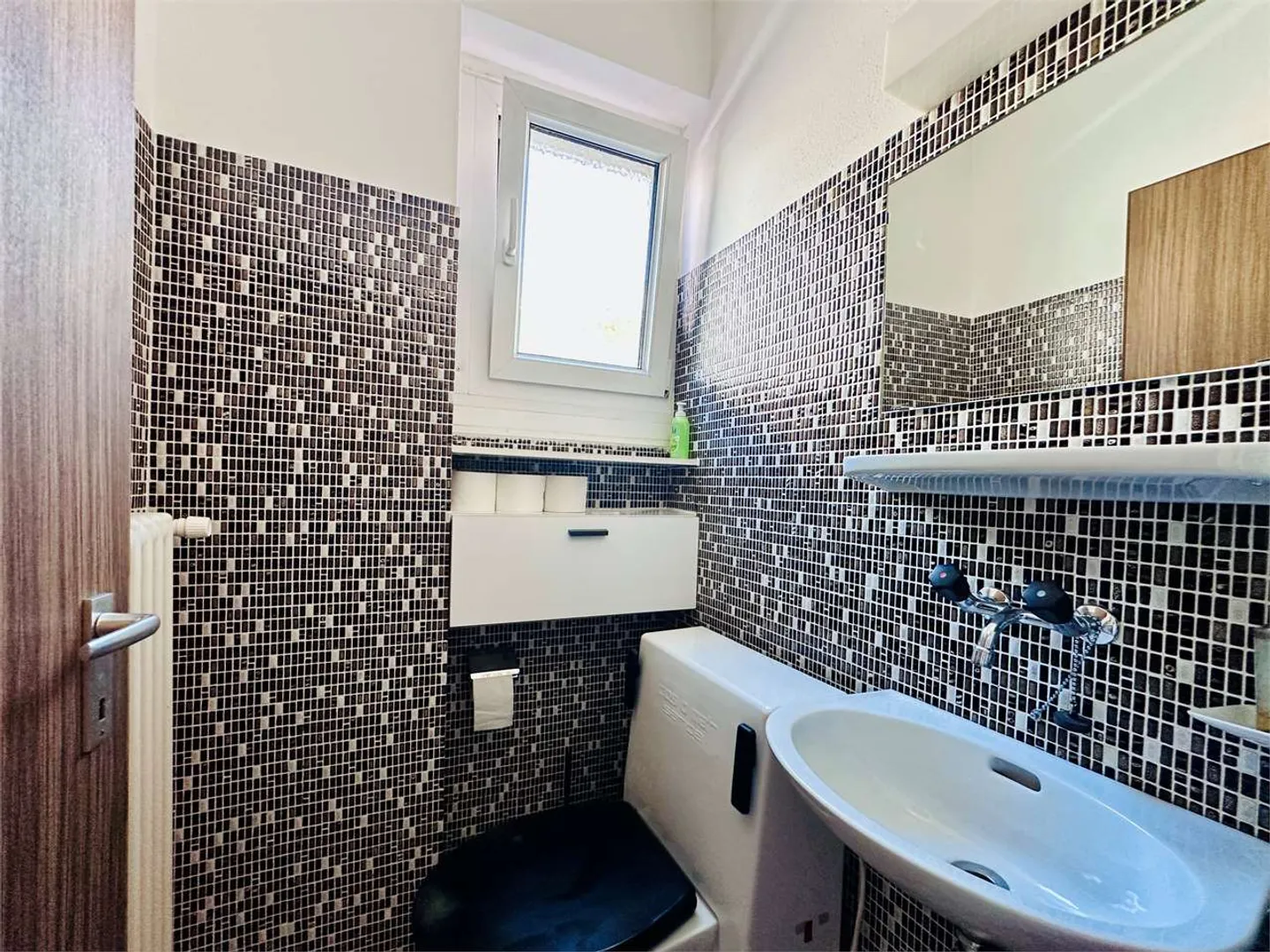 PORZA - Appartement 3,5 pièces avec vue sur le lac, rénové avec garage privé - Photo 9 sur 11