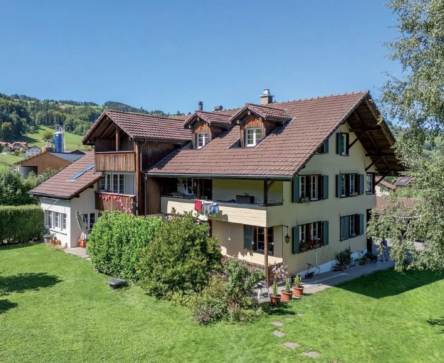 Cozy 4.5-room apartment in a quiet environment - Photo 2 of 10