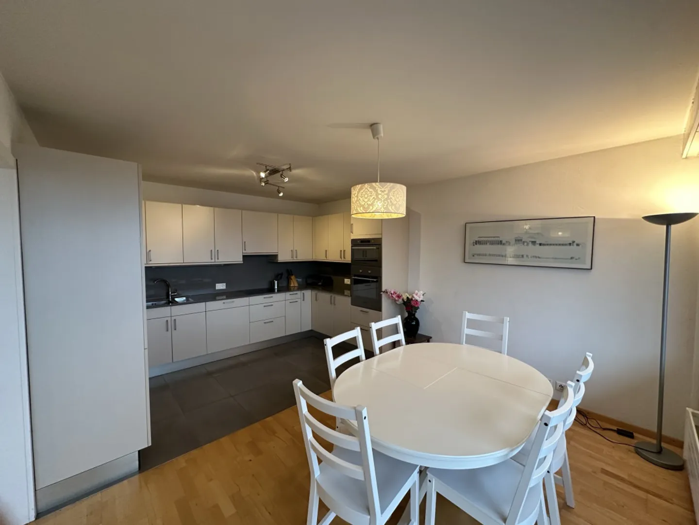 Beautiful furnished apartment - Photo 2 of 6