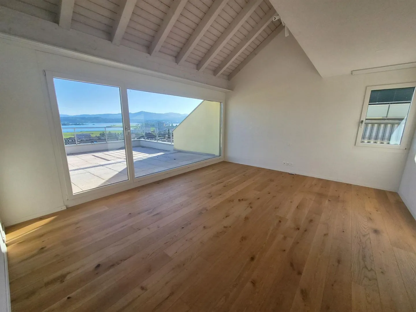 Maisonette attico esclusiva con vista mozzafiato sul lago - Foto 3 di 11