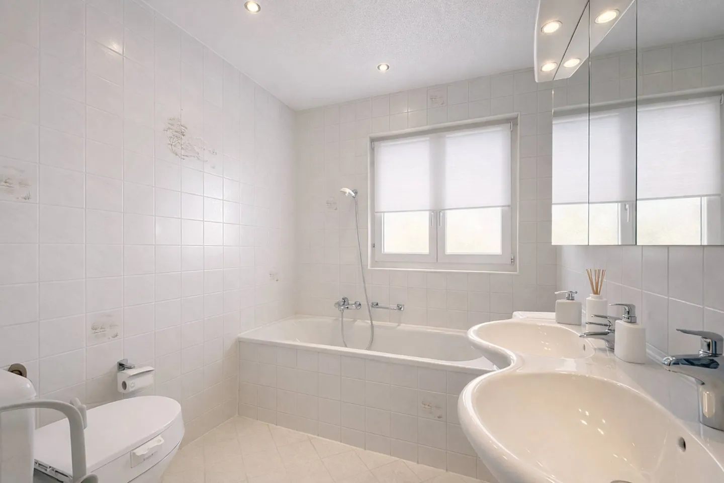 Villa with heated pool and unobstructed view in Villars-Sainte-Croix - Photo 4 of 12