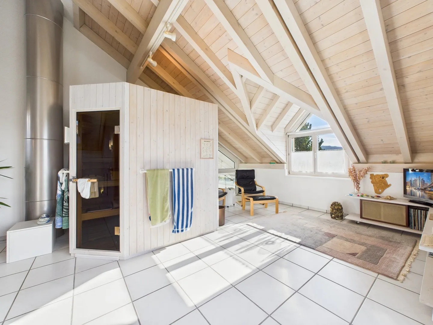 Dreamlike lake and mountain view with plenty of privacy - Photo 13 of 20