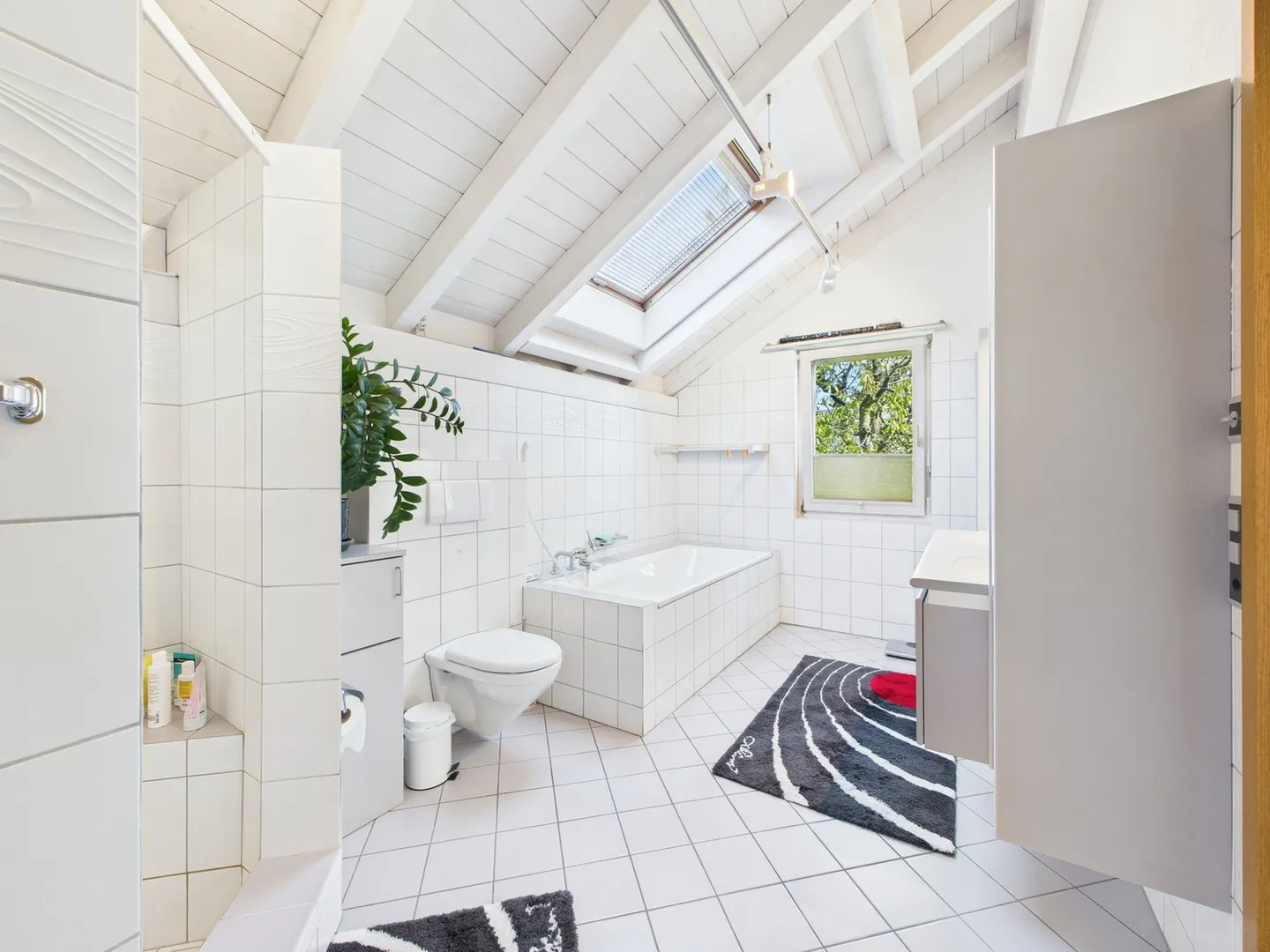 Dreamlike lake and mountain view with plenty of privacy - Photo 16 of 20