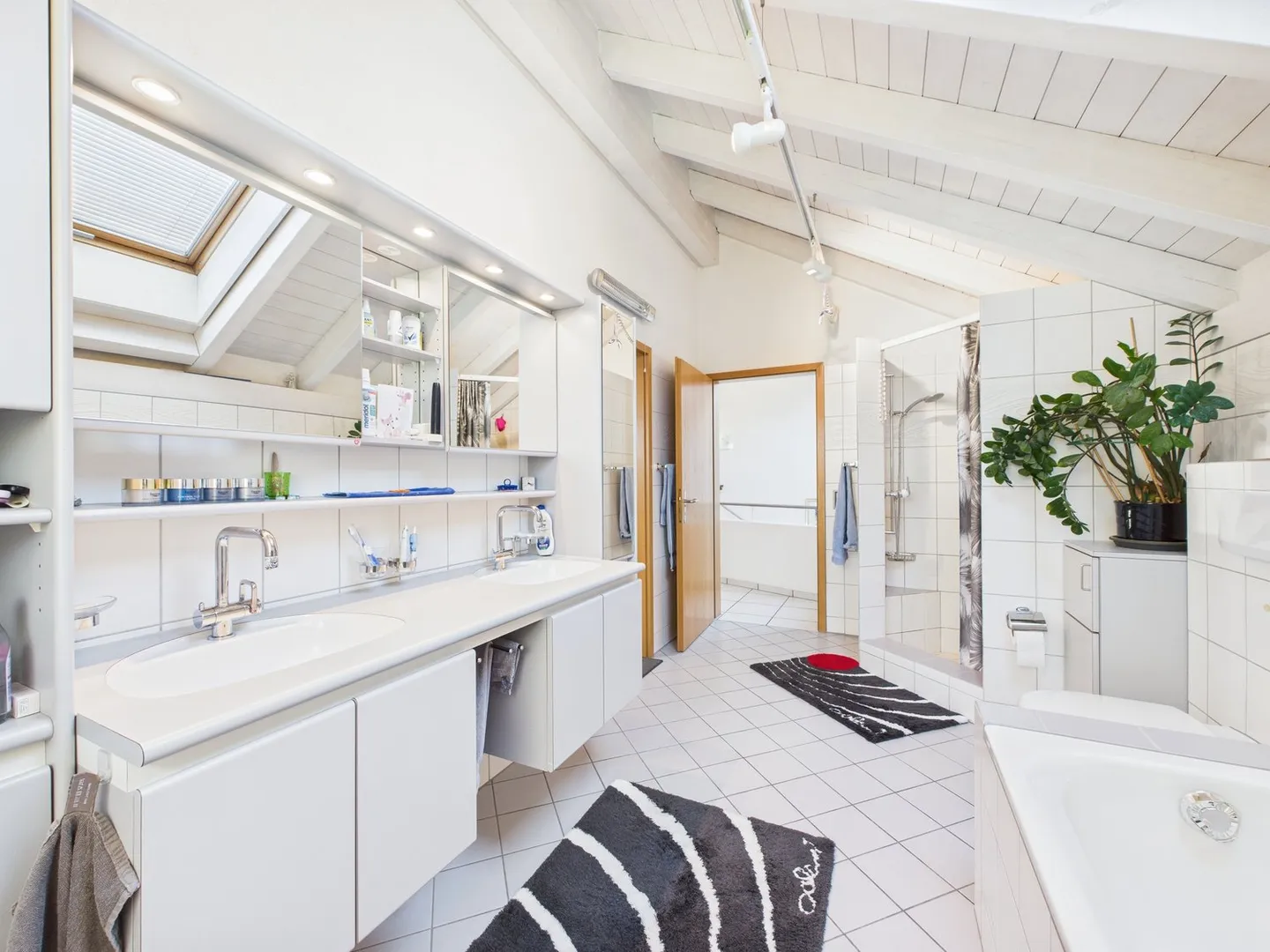 Dreamlike lake and mountain view with plenty of privacy - Photo 17 of 20