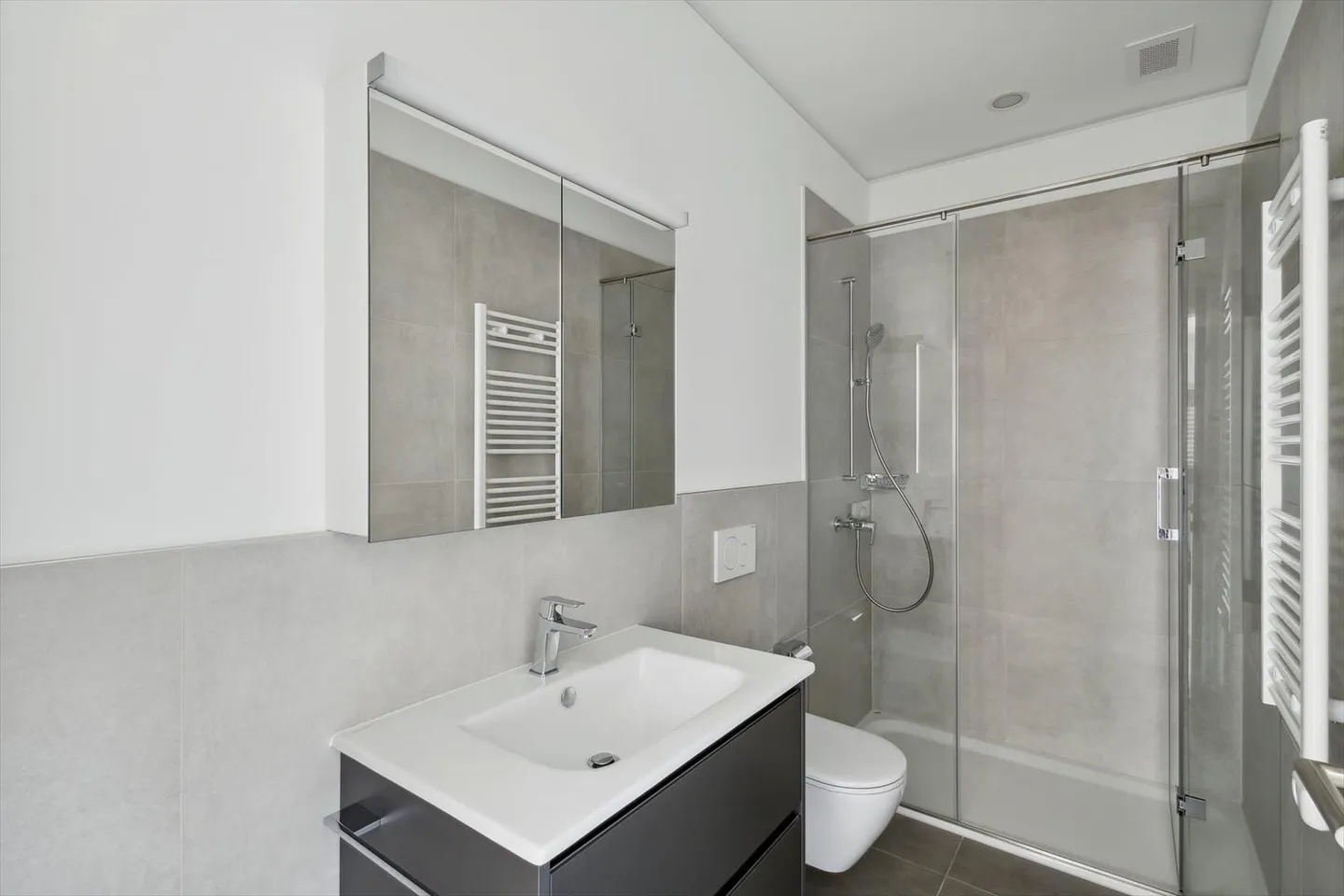 Modern and Comfortable Apartment in New Residence - Photo 5 of 8