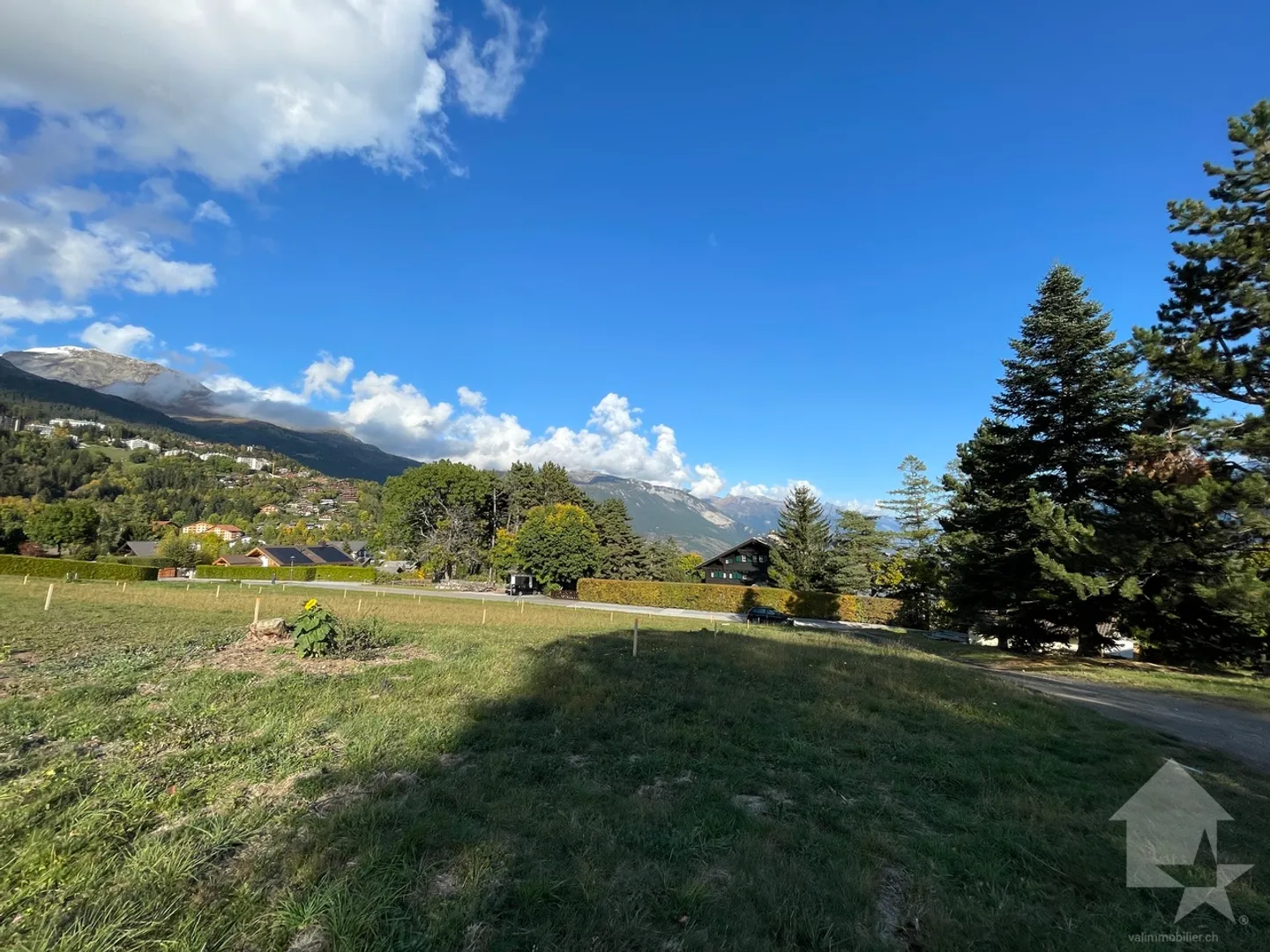 Under construction, traditional chalet, quiet area, panoramic view - Photo 1 of 11
