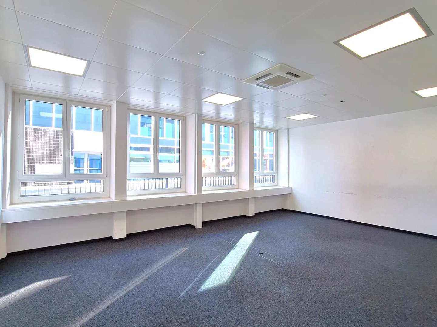 Nähe Bahnhof: Büro-/Gewerberäume mit 21 bis 232 Quadratmetern - Foto 2 von 12