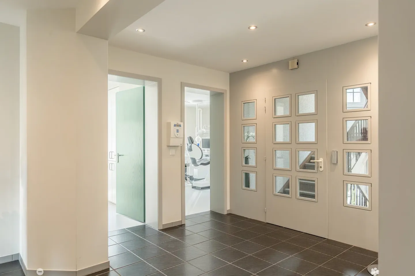 Attractive practice, commercial, office or residential unit in the heart of Unterseen - Photo 5 of 13