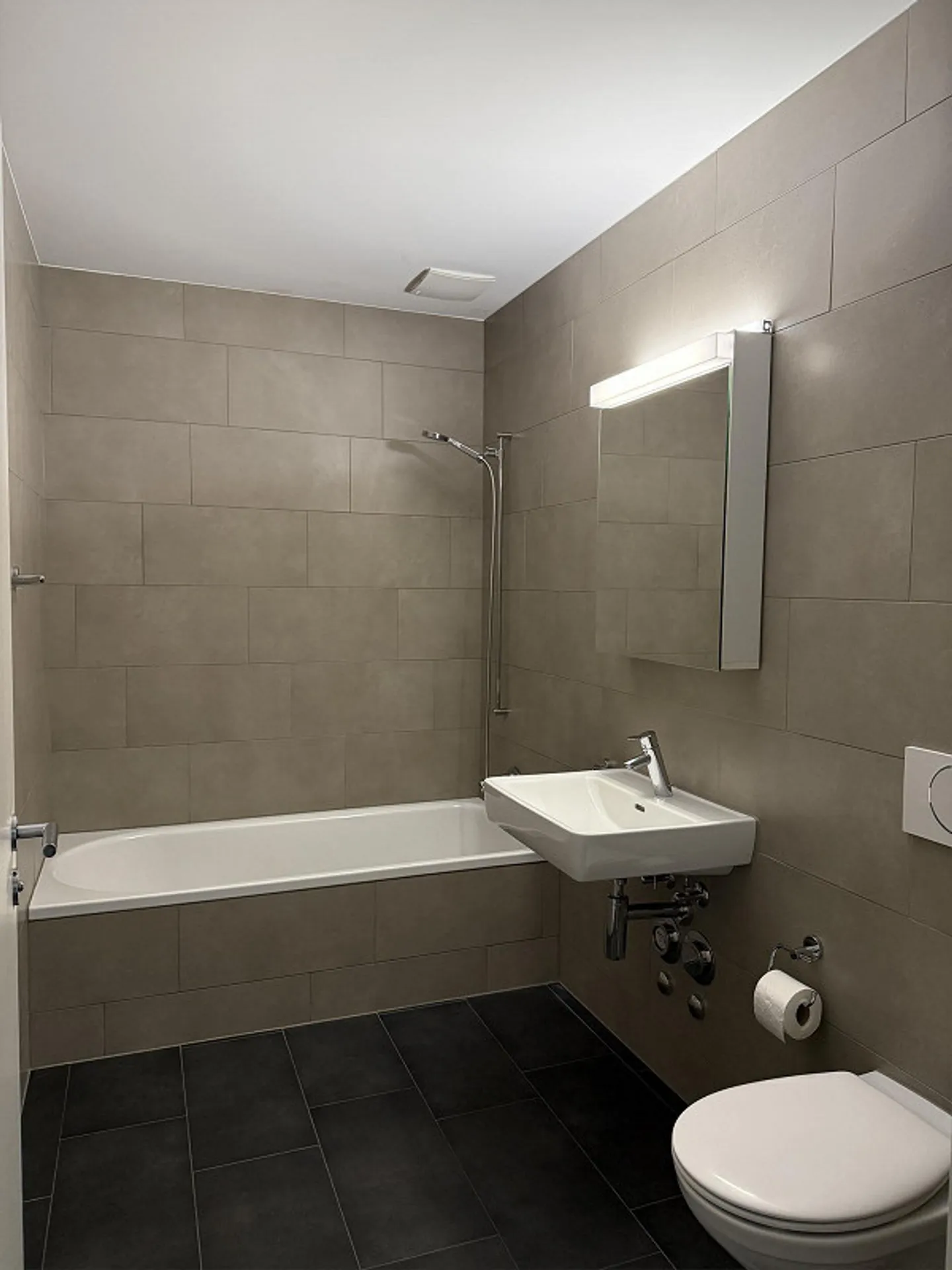 Moderno appartamento di 2,5 stanze con area giardino - Foto 7 di 7