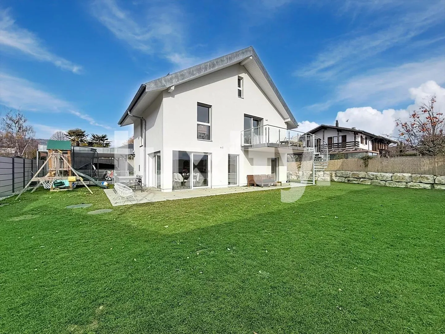 New individual house with private garden - Photo 1 of 4