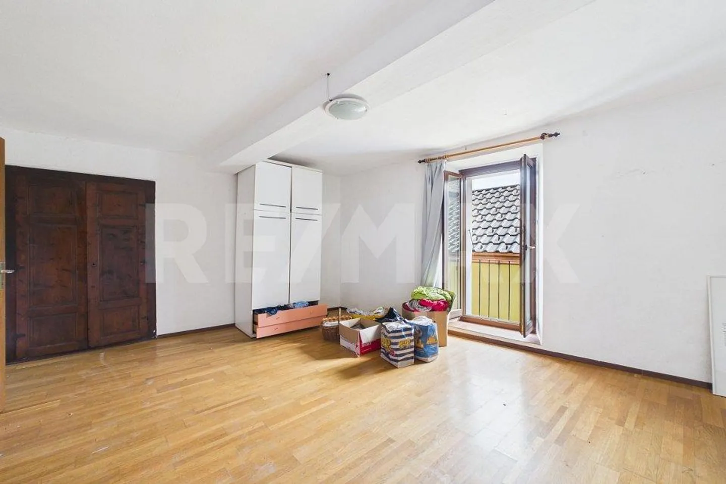 Core house with lake view to renovate - authentic charm in... - Photo 7 of 13