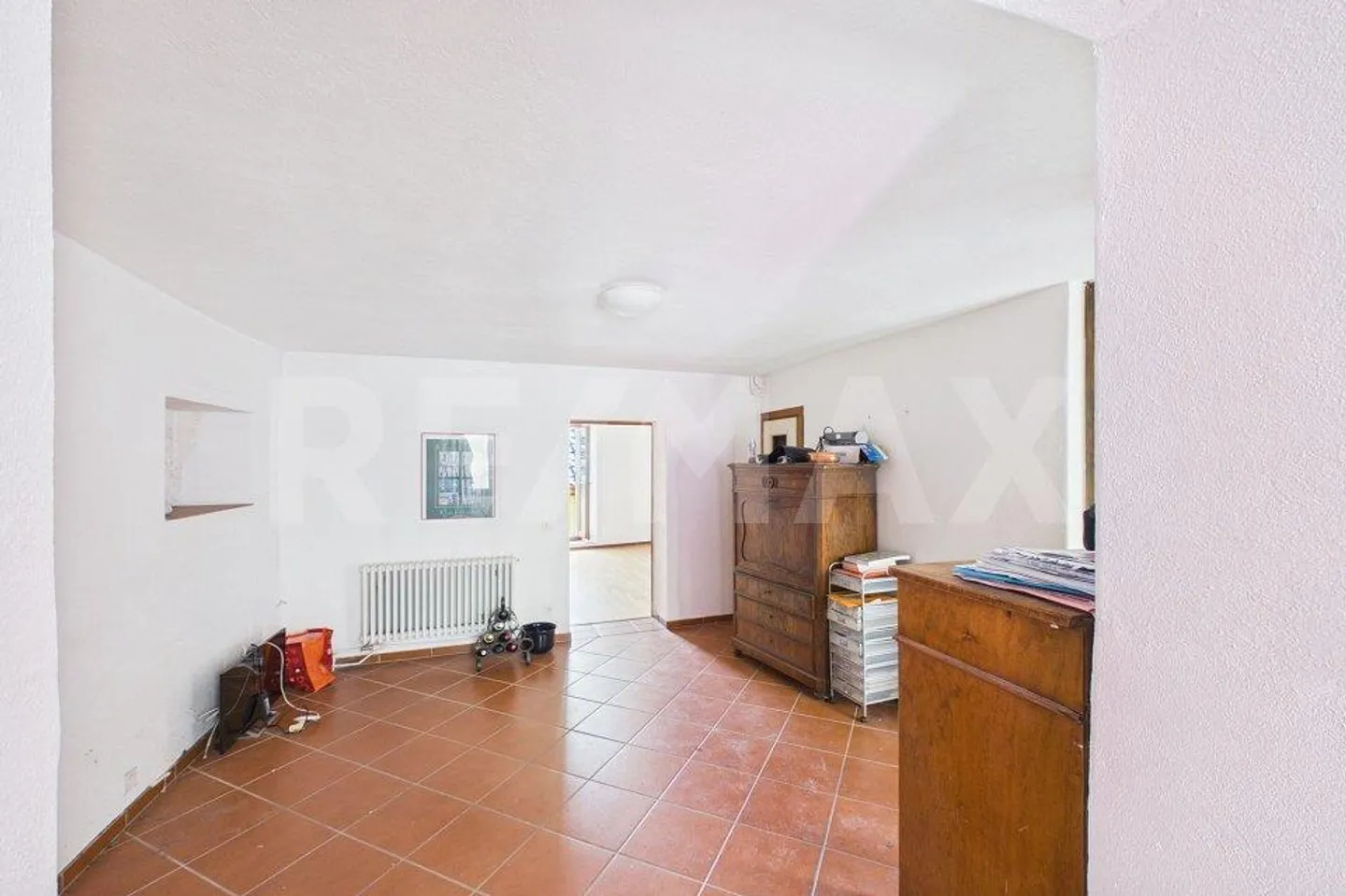 Core house with lake view to renovate - authentic charm in... - Photo 9 of 13