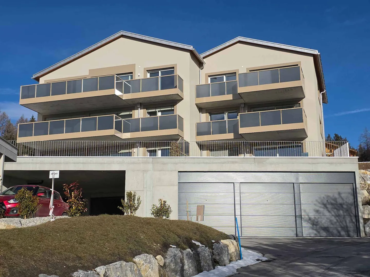 Vue sur la magnifique nature et un cadre de vie agréable - 3.5 pièces - Photo 1 sur 5