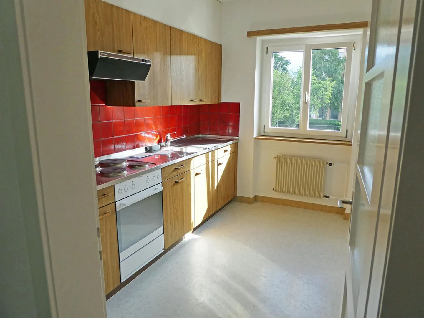 Beautiful old apartment with small balcony - Photo 2 of 3