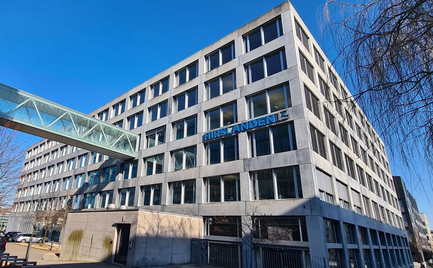 Working in Glattbrugg: Modern Office Building with First-Class Amenities - Photo 3 of 11