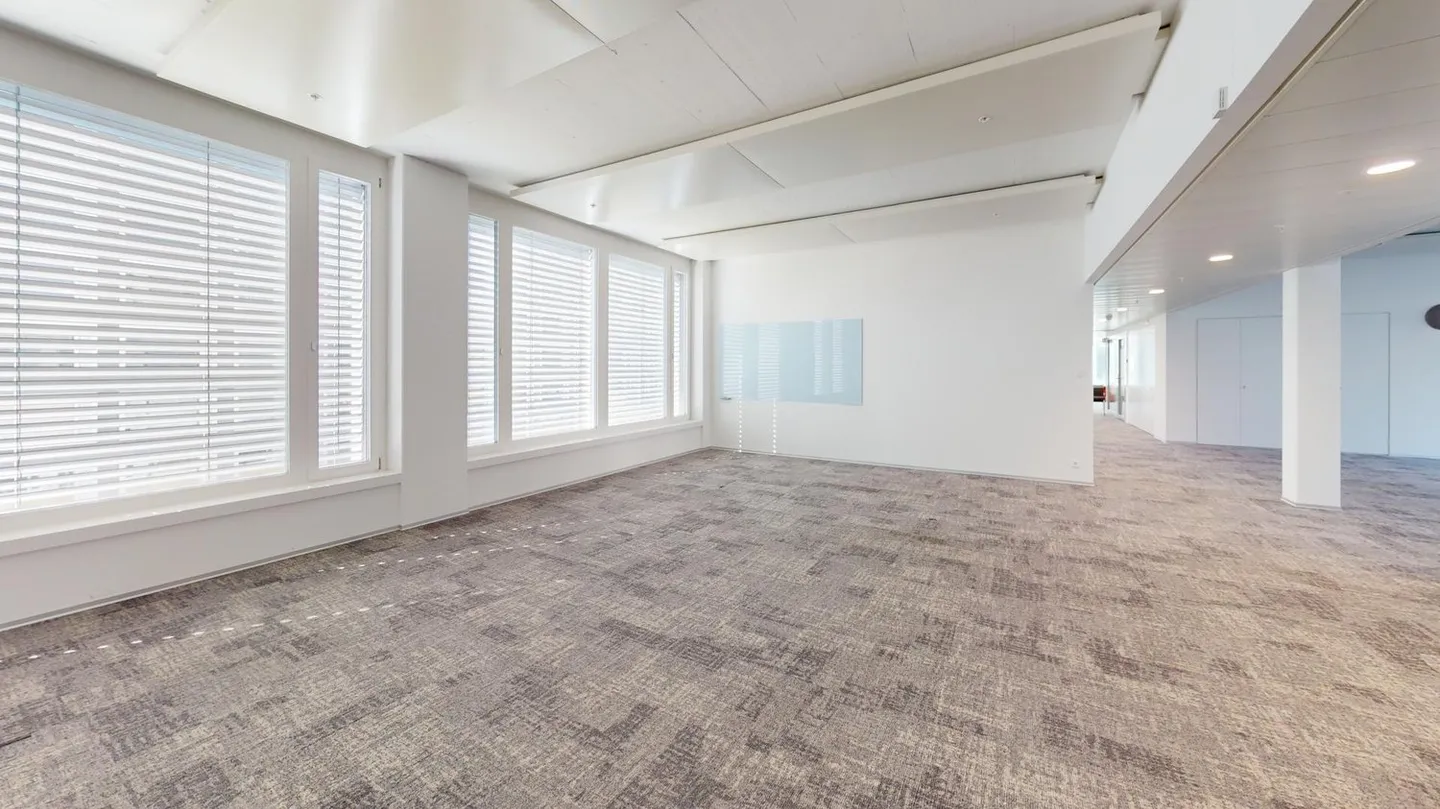 Working in Glattbrugg: Modern Office Building with First-Class Amenities - Photo 6 of 11