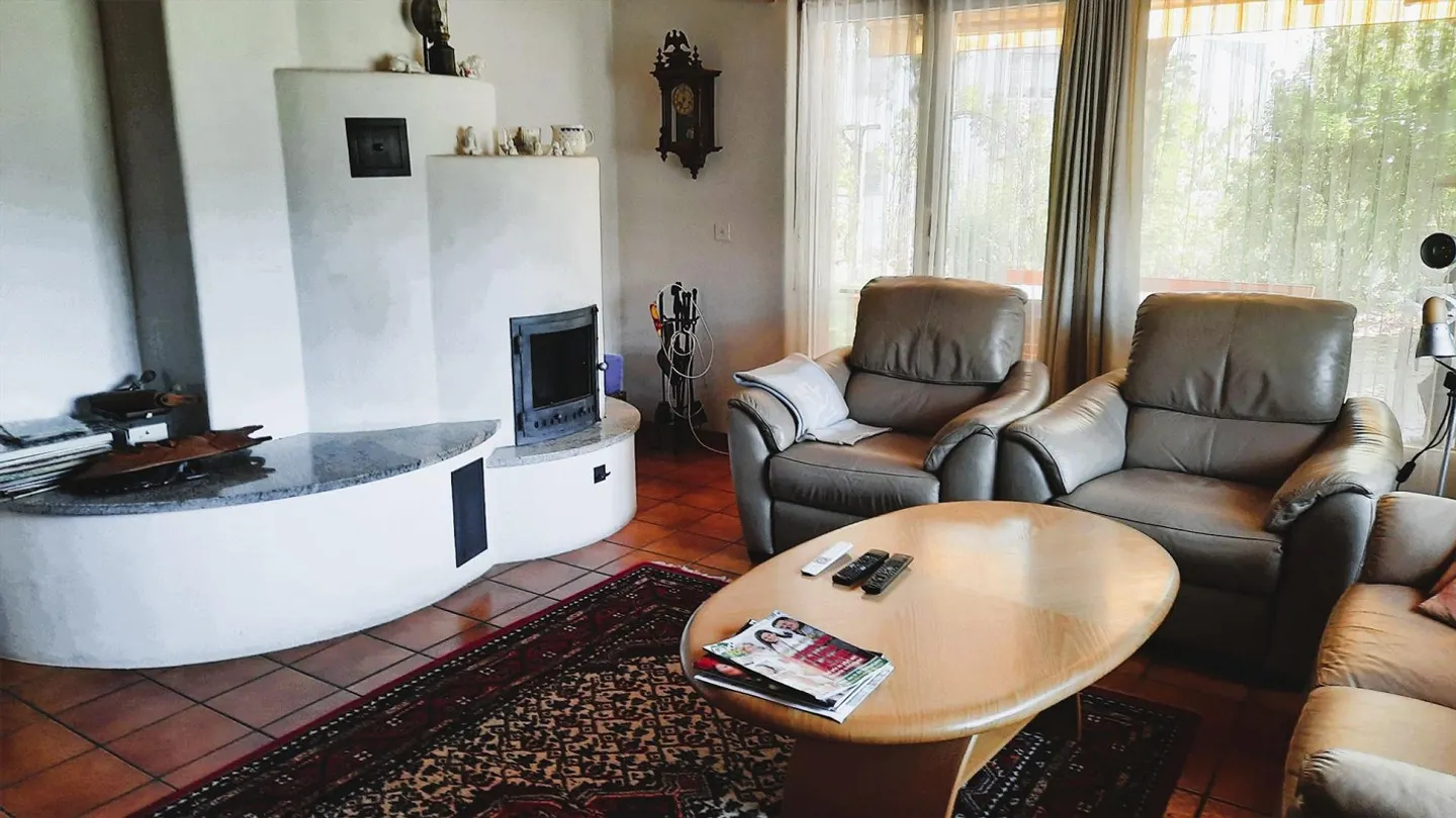 Imposing Property in a Quiet, Central Location - Photo 4 of 10