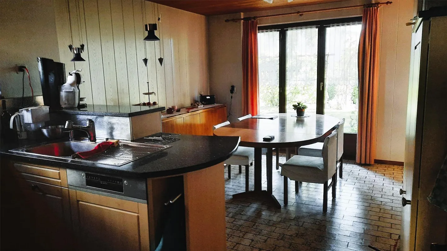Imposing Property in a Quiet, Central Location - Photo 5 of 10