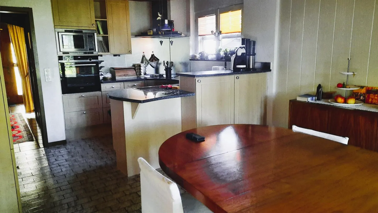 Imposing Property in a Quiet, Central Location - Photo 6 of 10