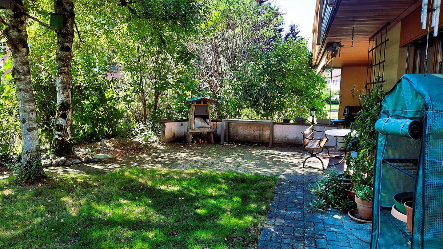 Imposing Property in a Quiet, Central Location - Photo 7 of 10