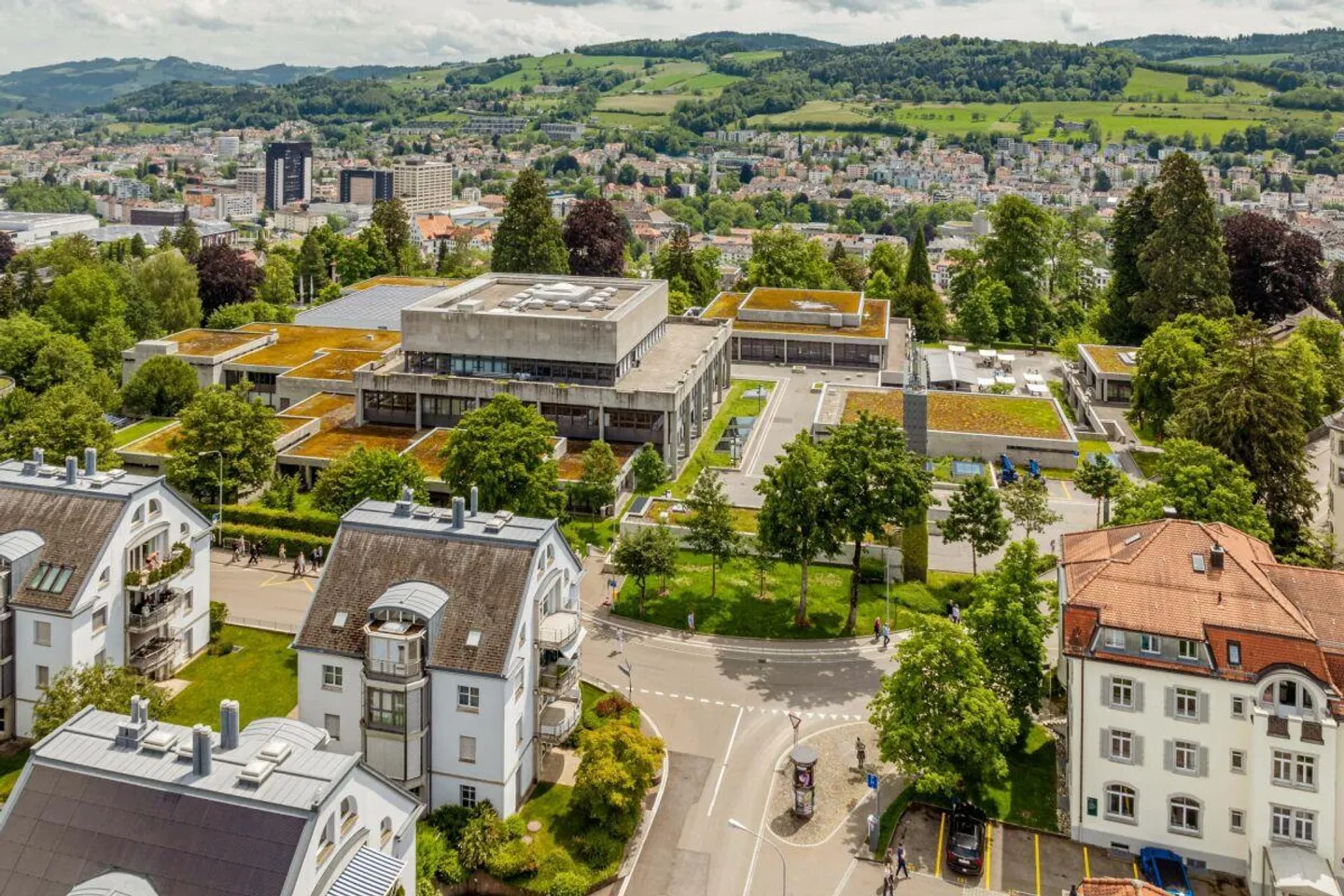 Underground parking space opposite the University of St. Gallen. - Photo 1 of 3