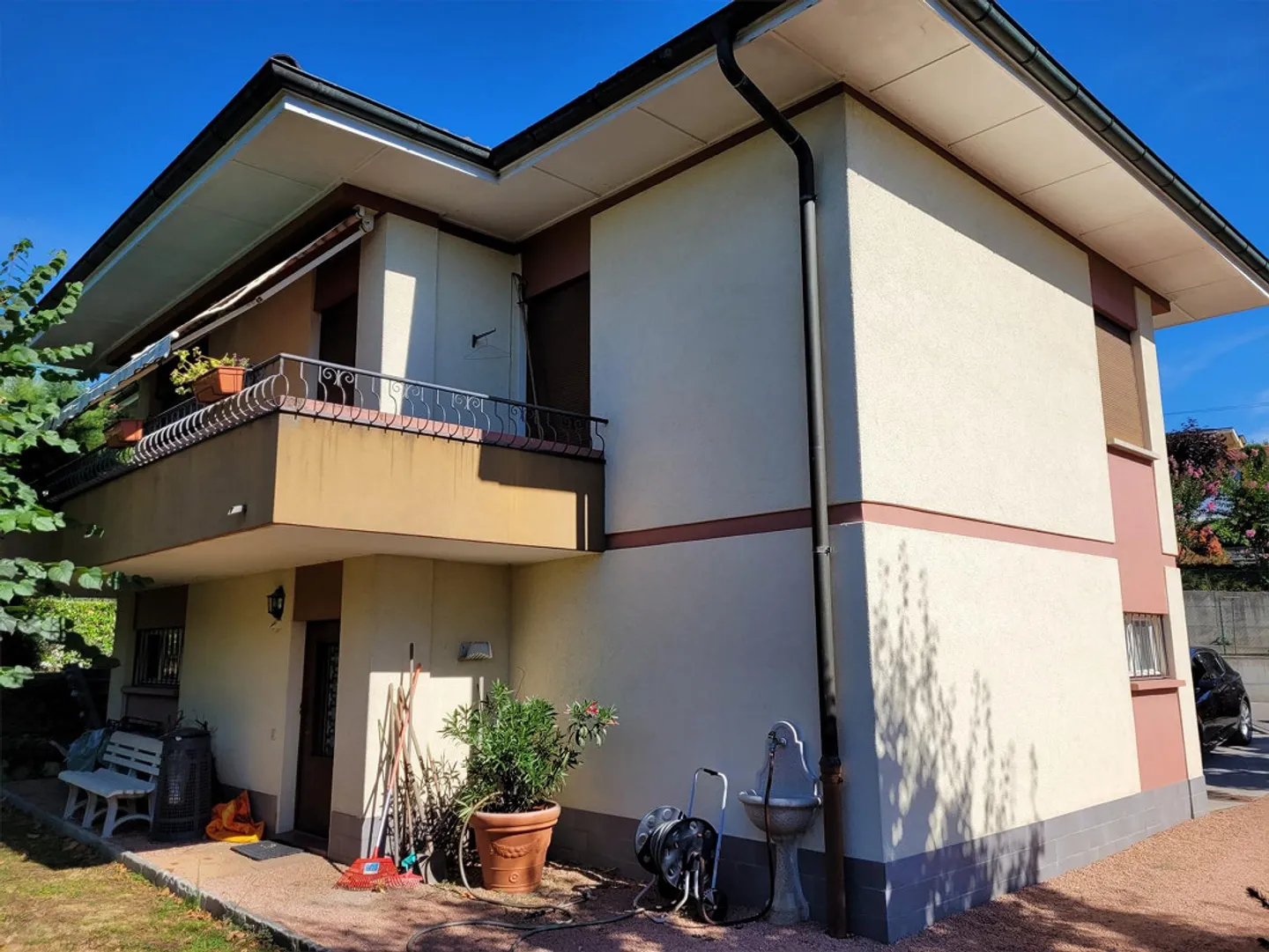 Rancate villa da ristrutturare con splendido giardino - Foto 1 di 14