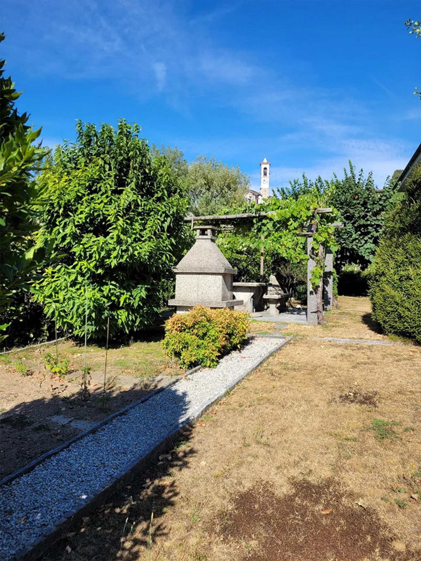 Rancate villa da ristrutturare con splendido giardino - Foto 4 di 14